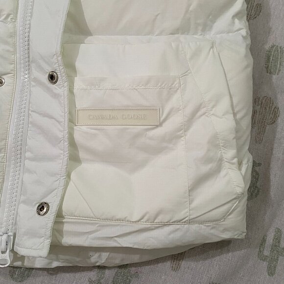 Canada Goose White Stand Collar Down Vest - Picture 4 of 11